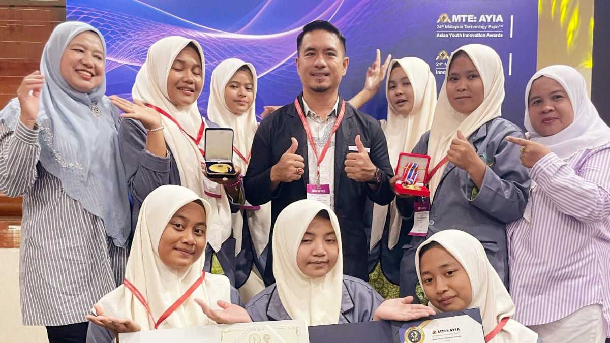 Anak-Anak Madrasah Ini Raih Medali Emas di Malaysia Technology Expo 2025